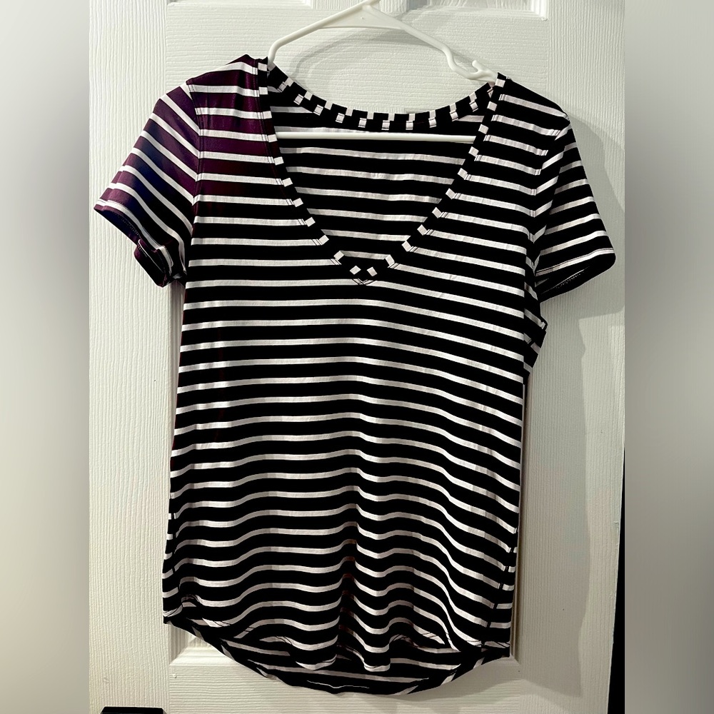 Lululemon love v neck tee size 4